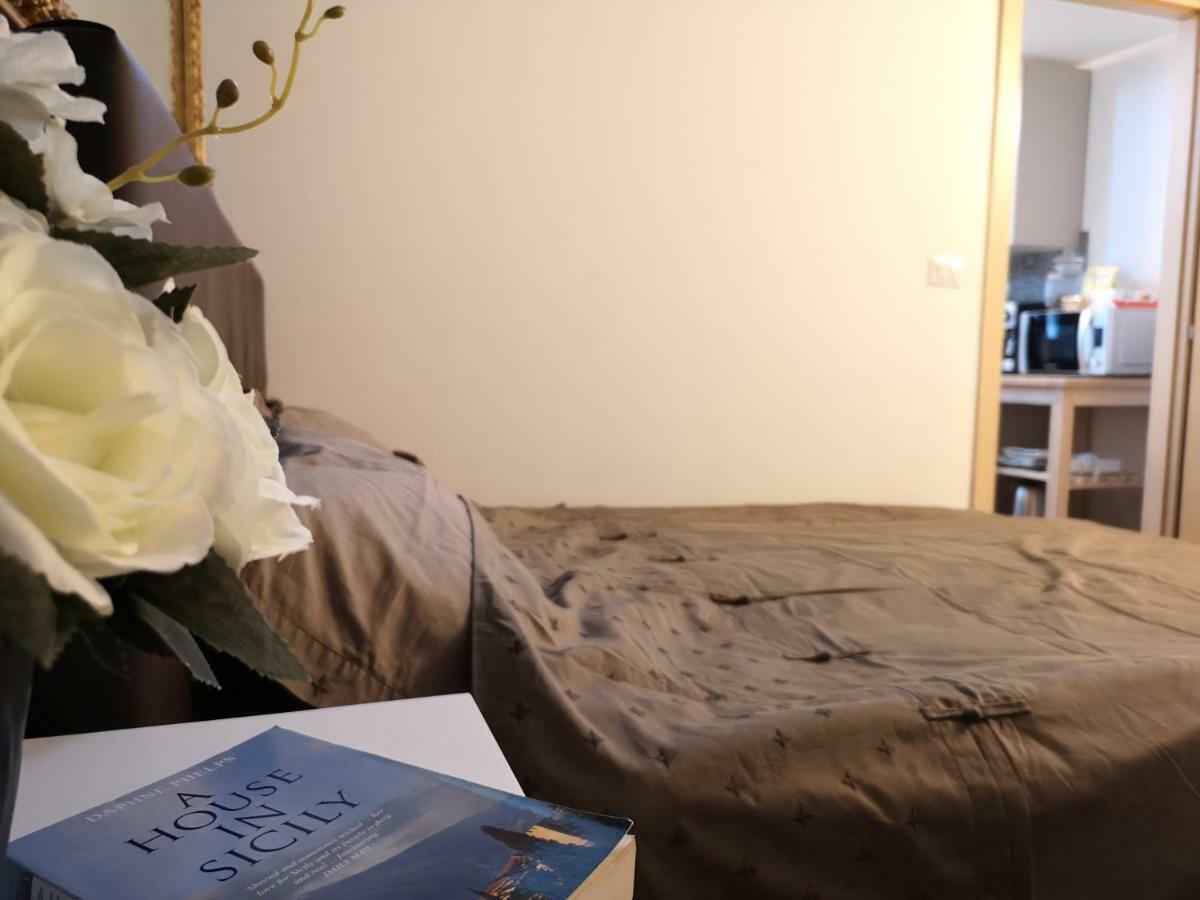 Frida - One-Bedroom Apartment By Piazza Duomo คาตาเนีย ภายนอก รูปภาพ